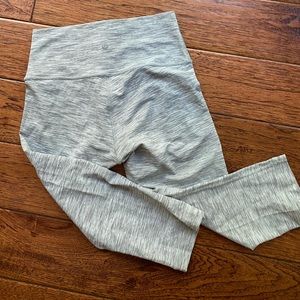 Lululemon Cropped Yoga pants- size 6